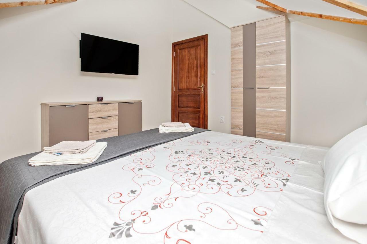 Apartments Isja Tivat Exterior photo