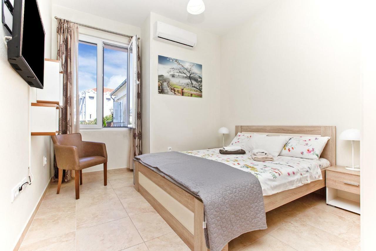 Apartments Isja Tivat Exterior photo